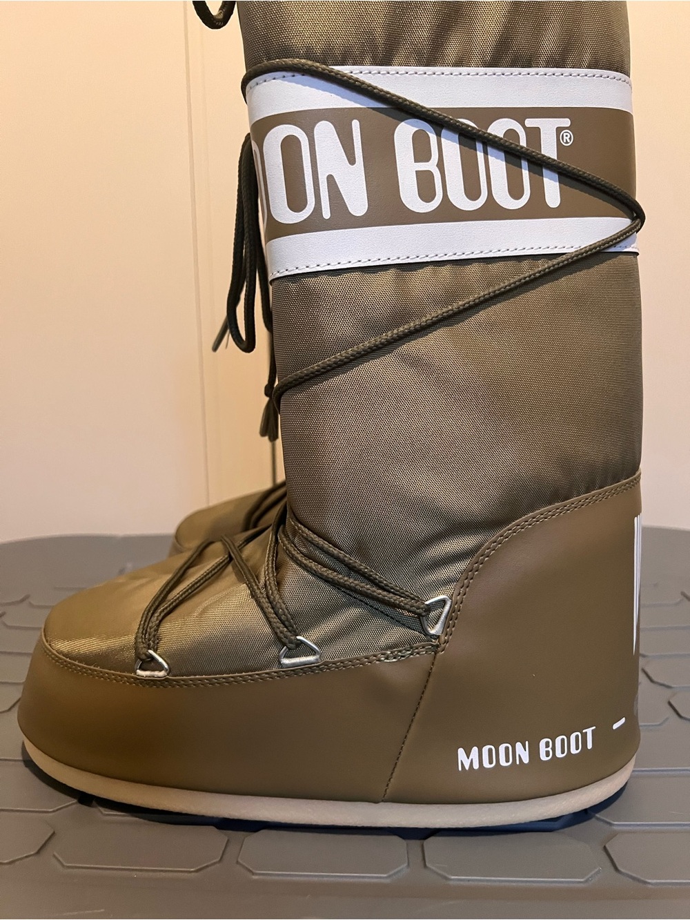 Rare Olive Green MOON BOOTS DEADSTOCK Vintage Size 11 Men Rare Size Y2K SOLD OUT
